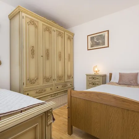 Alenka Apartment *