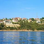 Alenka By The Sea דירה לאבין