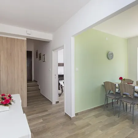 Apartment Alenka *